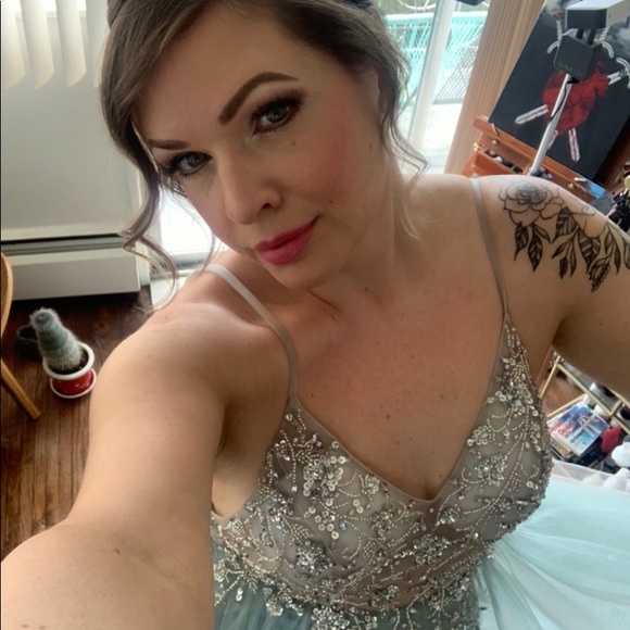 Beautiful formal blue dress with amazing bead detailing - Picture 3 of 6